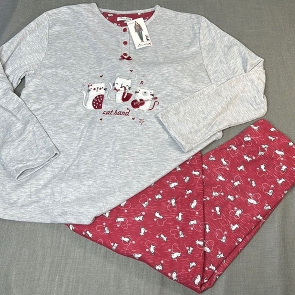 NWT Women’s 100% Cotton, Dark Red & White “Cat Band” Soft Winter Pajama Set.